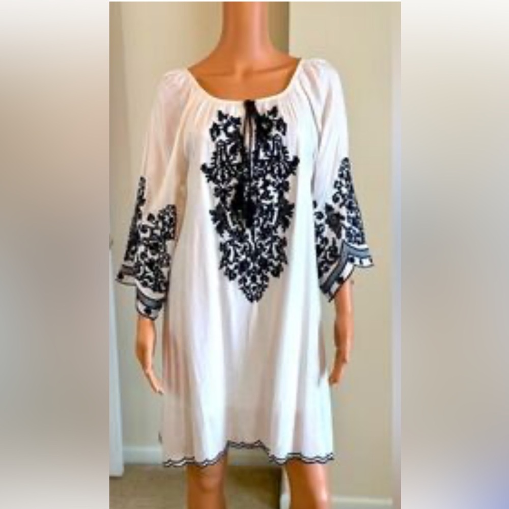 C|C CHIC COLLECTION Embroidered Dress Sz M